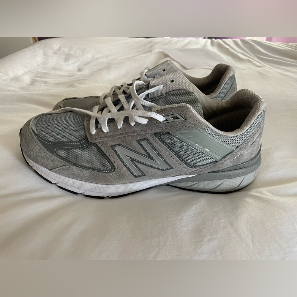 New Balance 990v5 Men’s sneakers. EUC